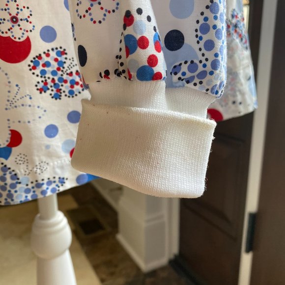 Scrub Top Long Sleeve Size XS- runs slightly big - Picture 5 of 9